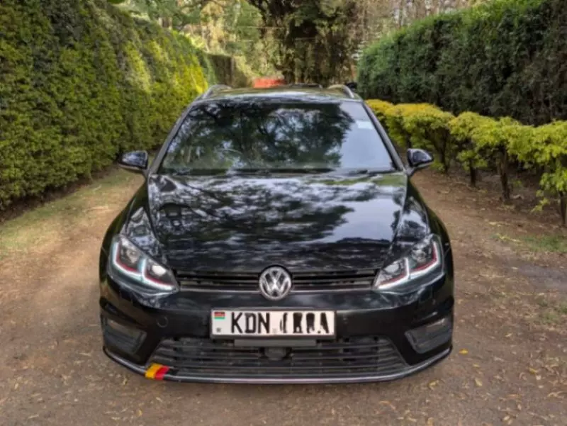 Volkswagen Golf   - 2014