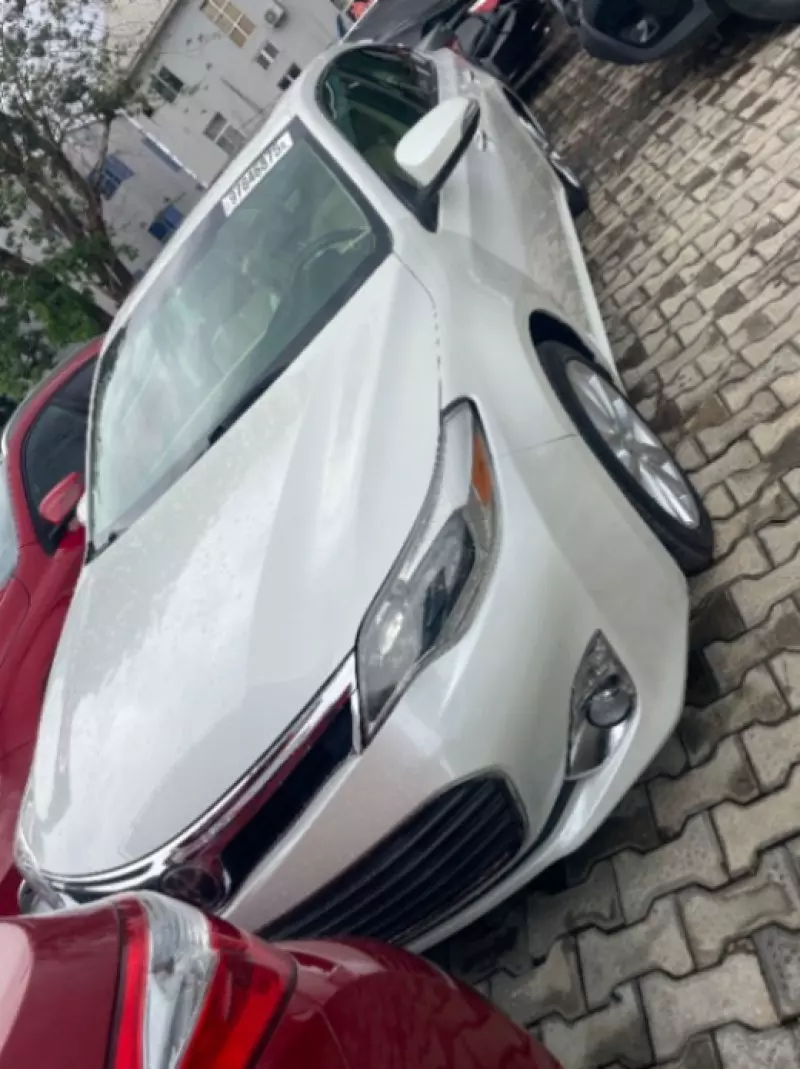Toyota Avalon   - 2013