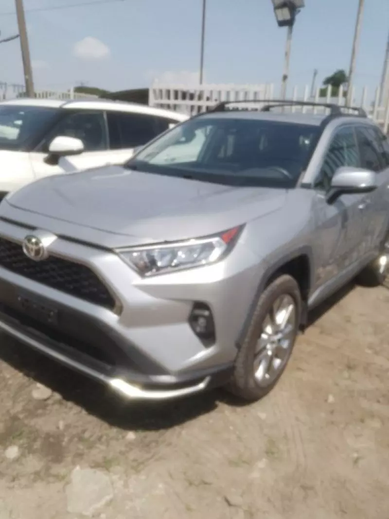 Toyota RAV 4   - 2019
