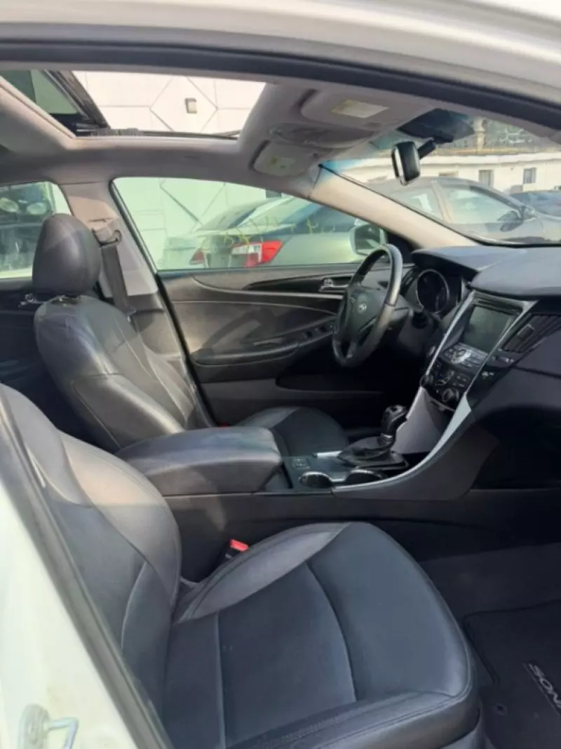 Hyundai Sonata   - 2013