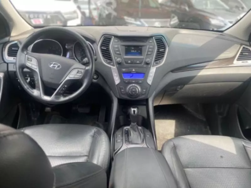 Hyundai Santa Fe   - 2015