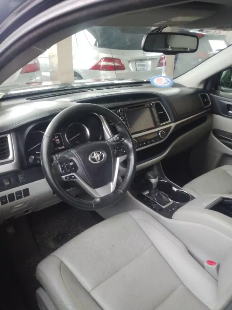 Toyota Highlander   - 2015