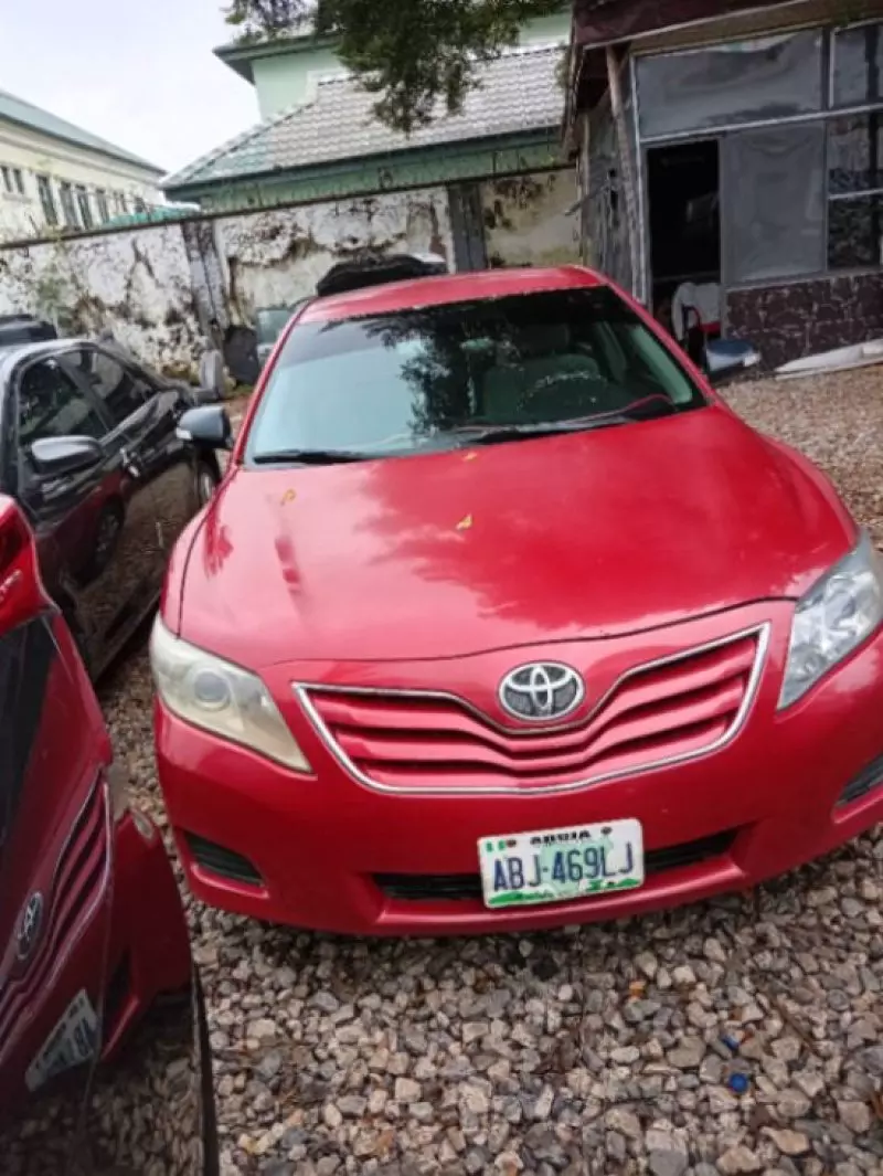 TOYOTA Camry   - 2010