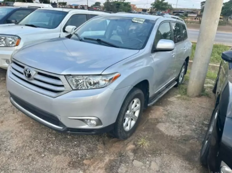 Toyota Highlander   - 2012