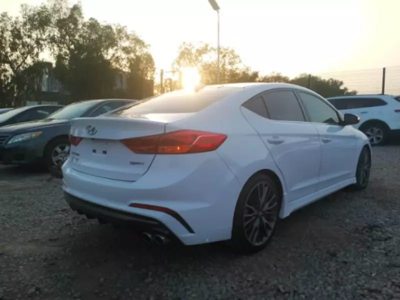 Hyundai Elantra - 2017