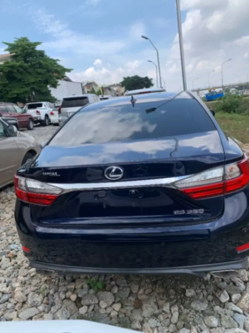 Lexus ES   - 2016