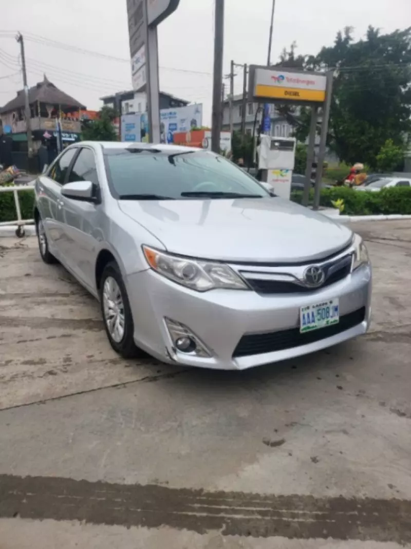 Toyota Camry   - 2010
