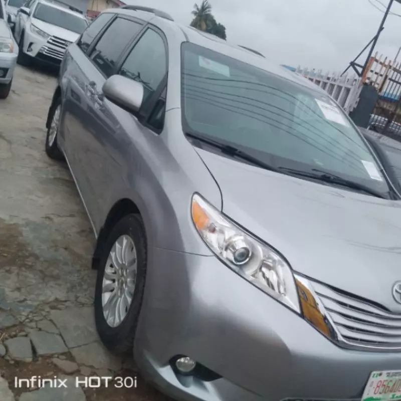 TOYOTA Sienna - 2017