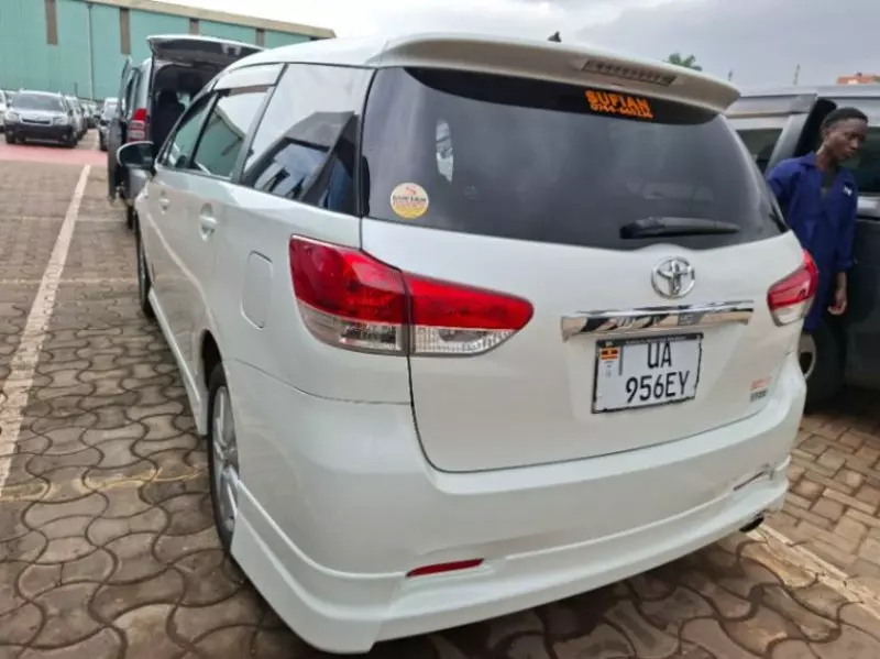 TOYOTA Wish   - 2013