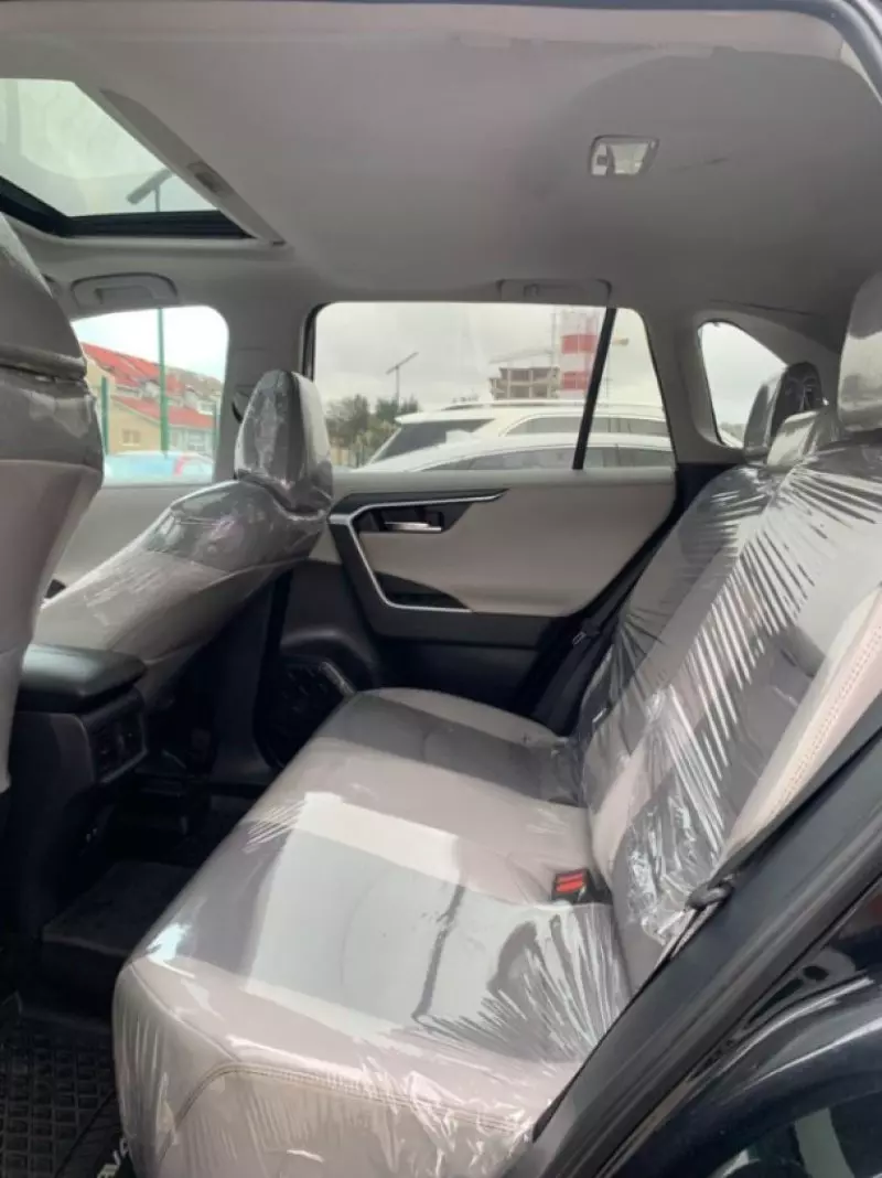Toyota RAV 4   - 2019