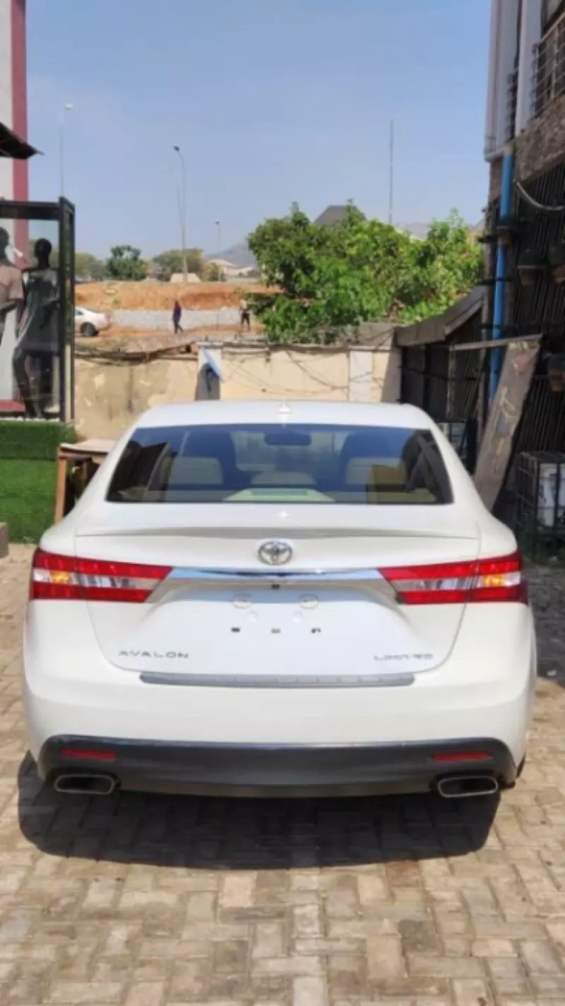 Toyota Avalon   - 2013