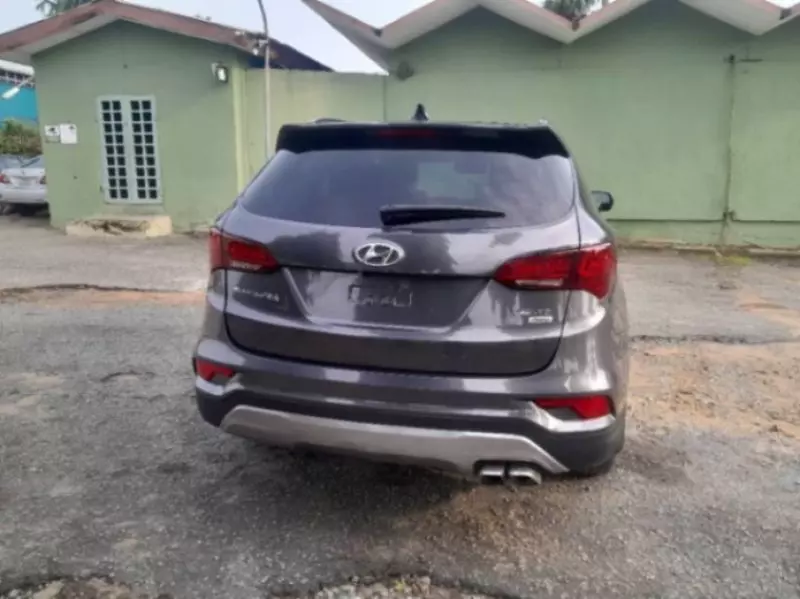 Hyundai Santa Fe   - 2017