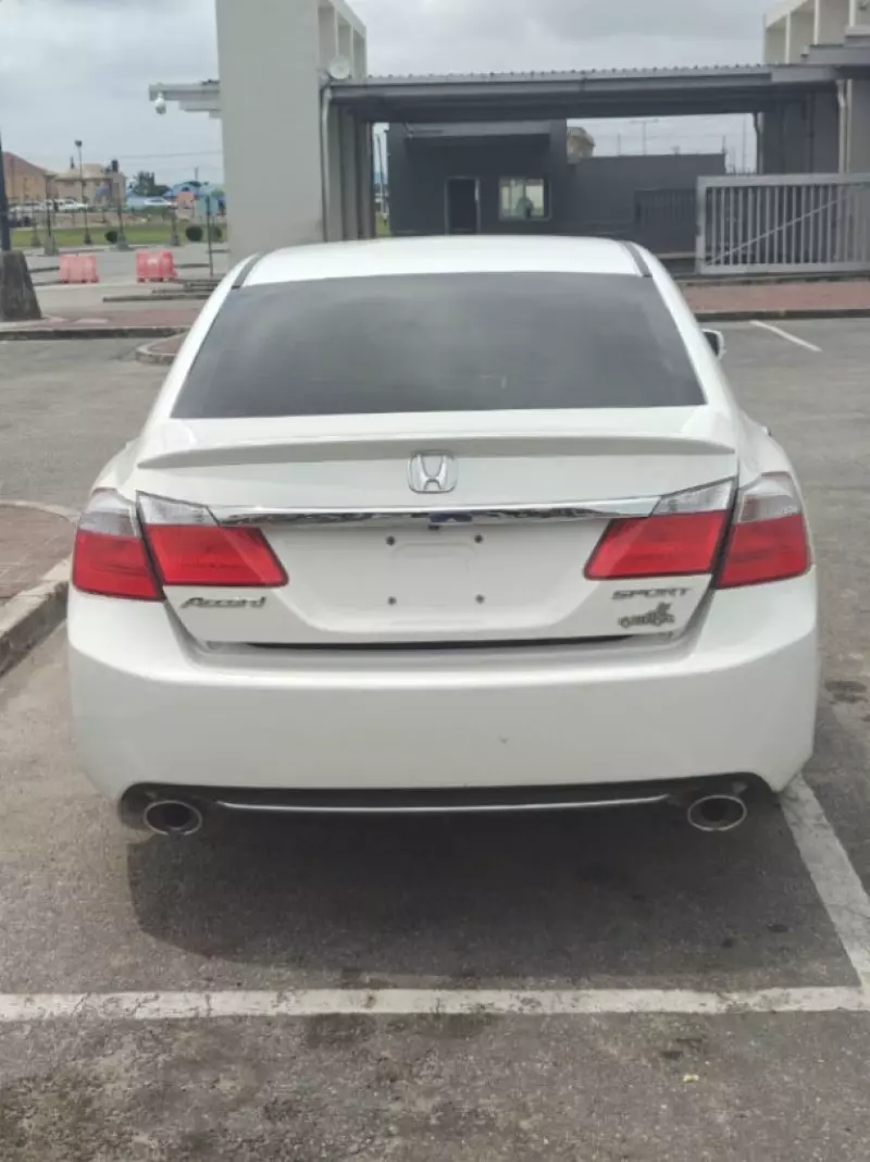 Honda Accord   - 2015