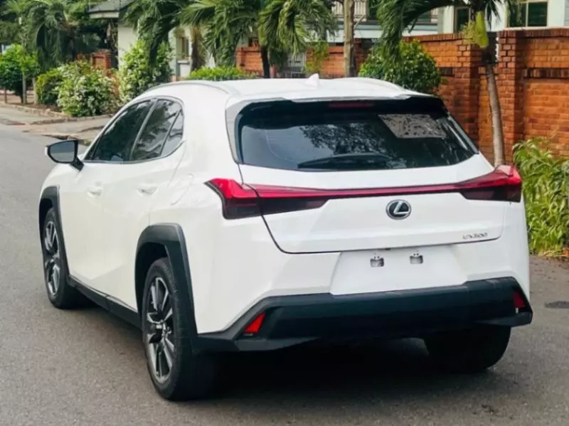 Lexus UX   - 2021