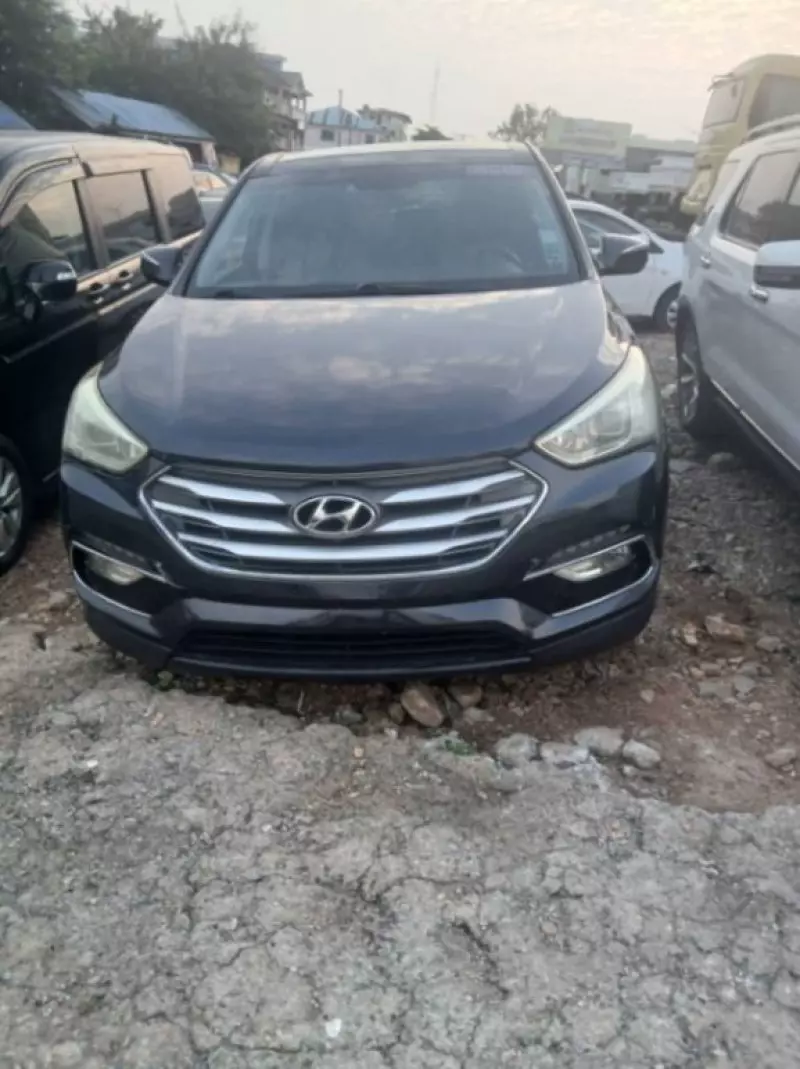 Hyundai Santa Fe   - 2014