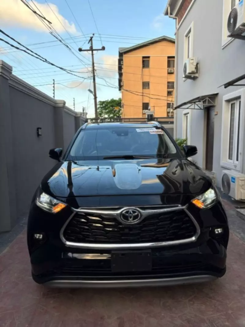 Toyota Highlander   - 2022