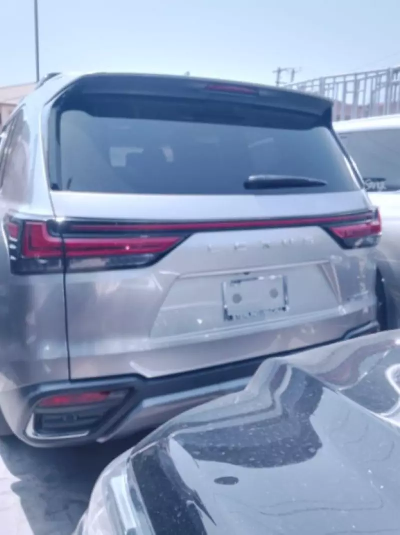 Lexus LX 600   - 2023