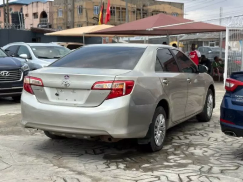 Toyota Camry   - 2013