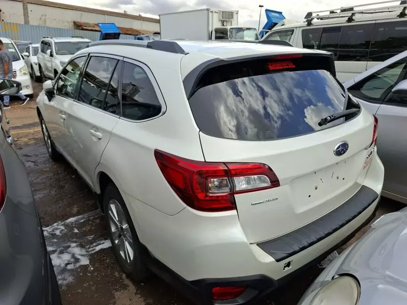 Subaru Outback   - 2015