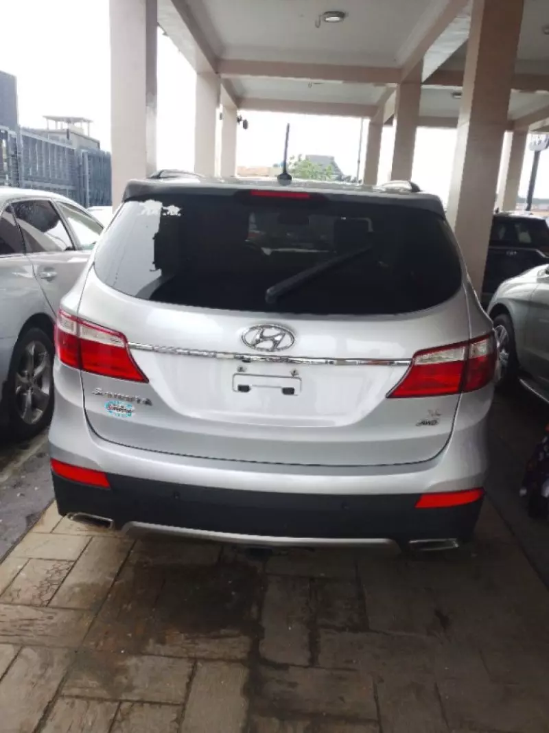 Hyundai Santa FE - 2015