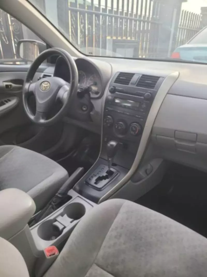 Toyota Corolla   - 2009