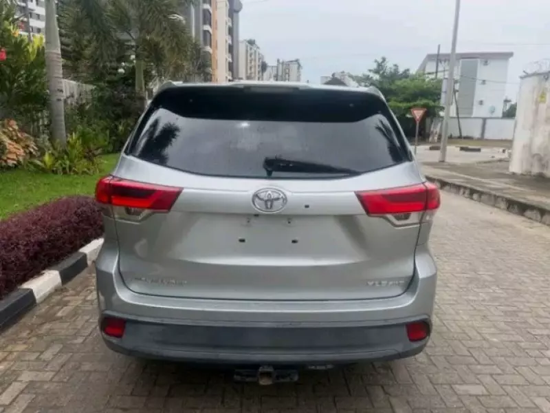 TOYOTA Highlander   - 2019