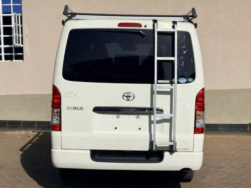 Toyota Hiace   - 2018