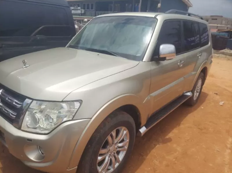 Mitsubishi Pajero   - 2016