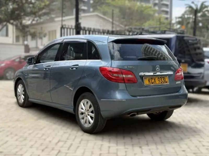 Mercedes-Benz B 180   - 2012