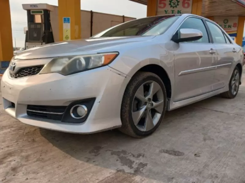 TOYOTA Camry   - 2012