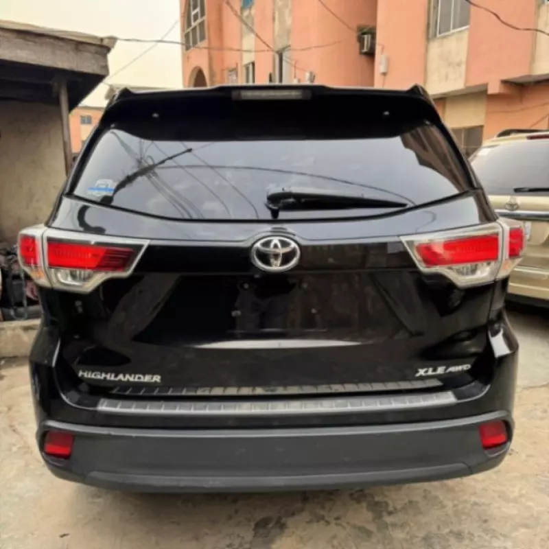 Toyota Highlander   - 2016