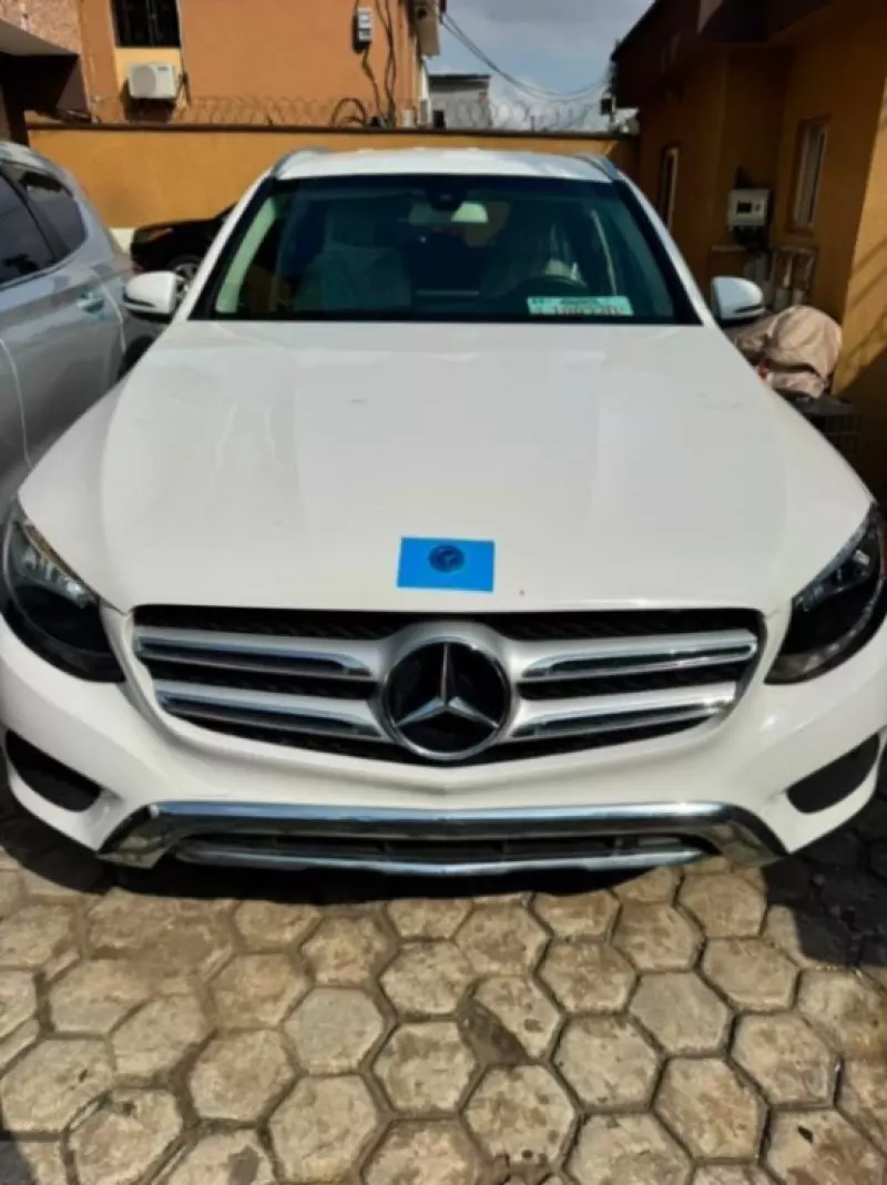 Mercedes-Benz GLC 300   - 2019