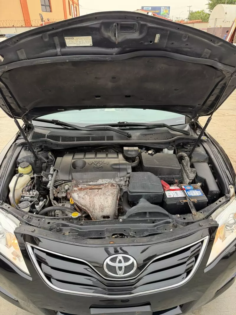 Toyota Camry   - 2011