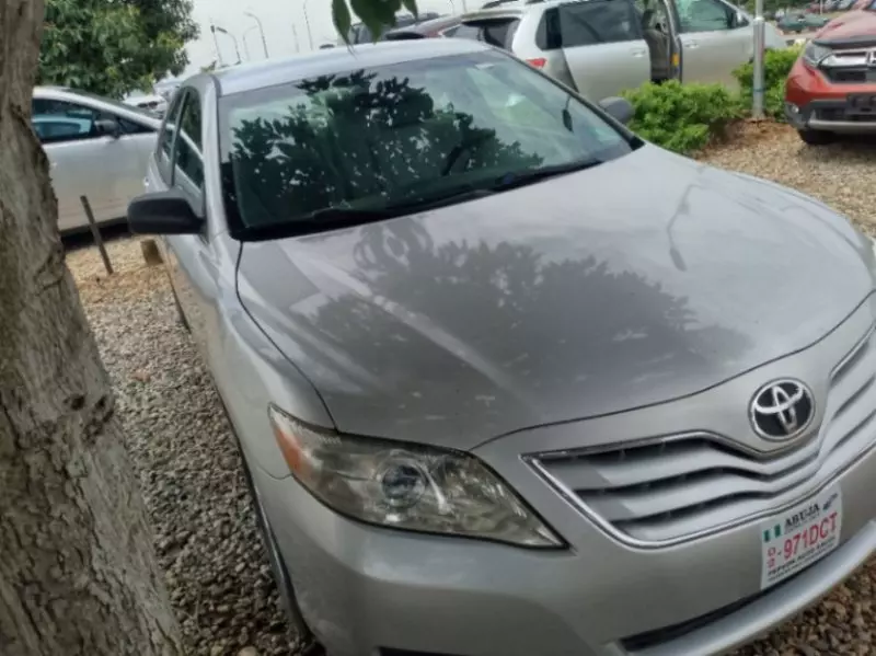 TOYOTA Camry - 2010