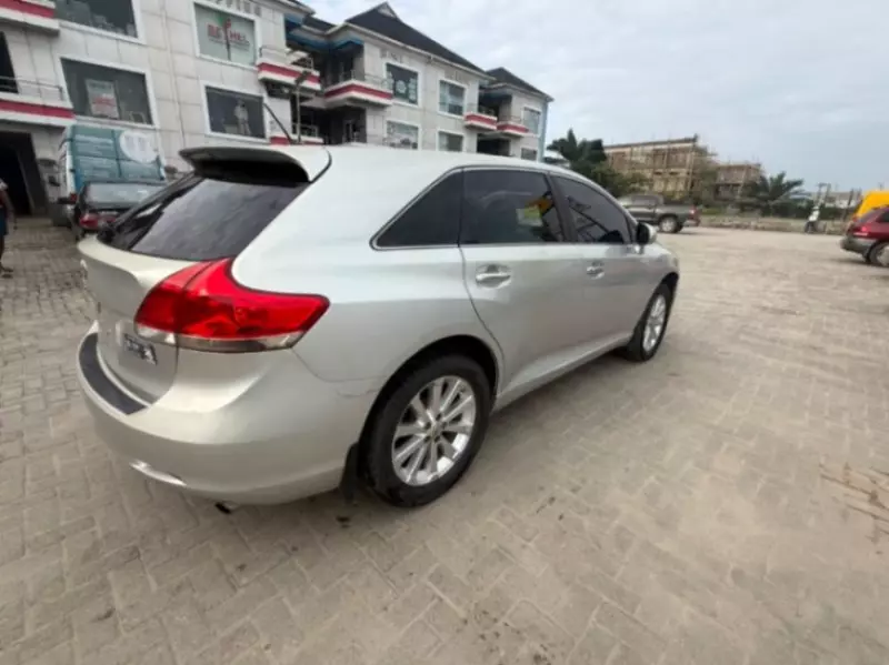 TOYOTA Venza   - 2011