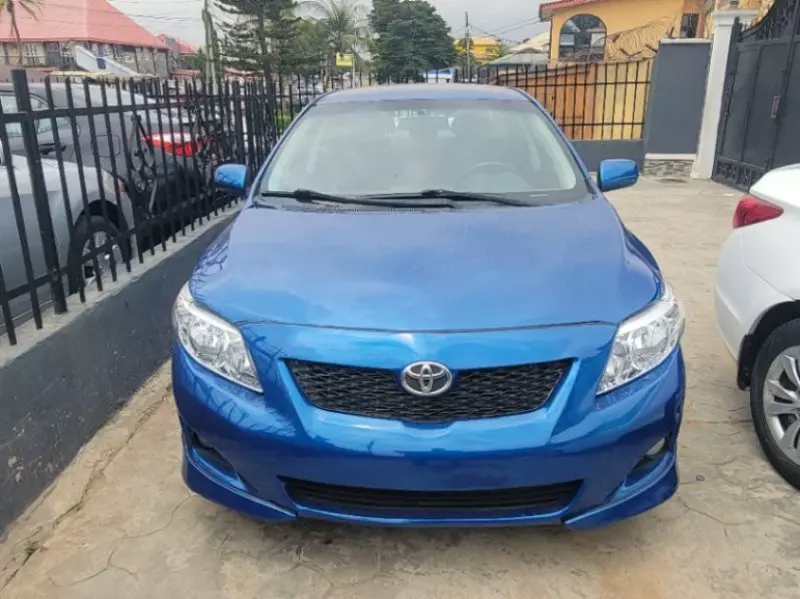 Toyota Corolla   - 2010