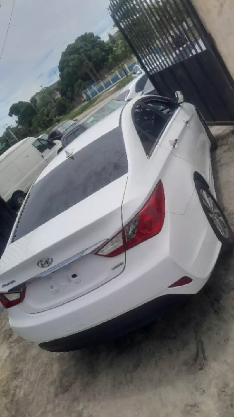 Hyundai Sonata   - 2014