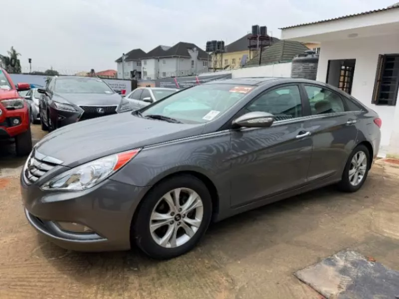Hyundai Sonata   - 2013