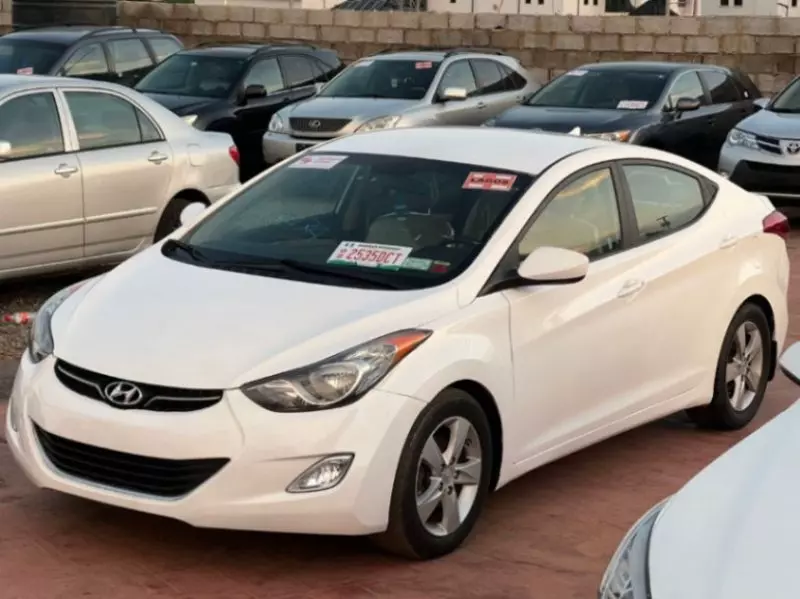 Hyundai Elantra   - 2013