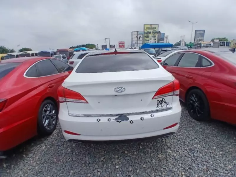 Hyundai Avante - 2012