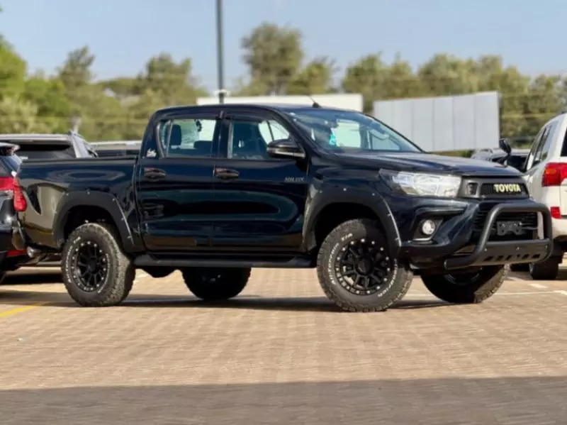 Toyota Hilux   - 2018