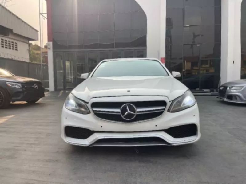 Mercedes-Benz E350   - 2010