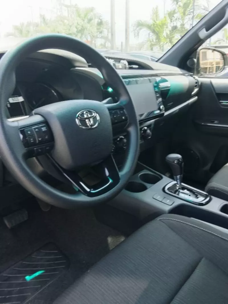 Toyota Hilux   - 2025