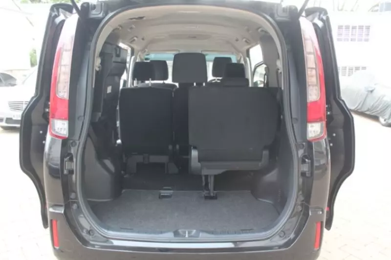 Toyota Noah   - 2016