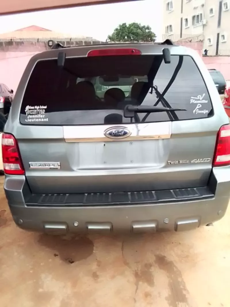 Ford Escape   - 2009