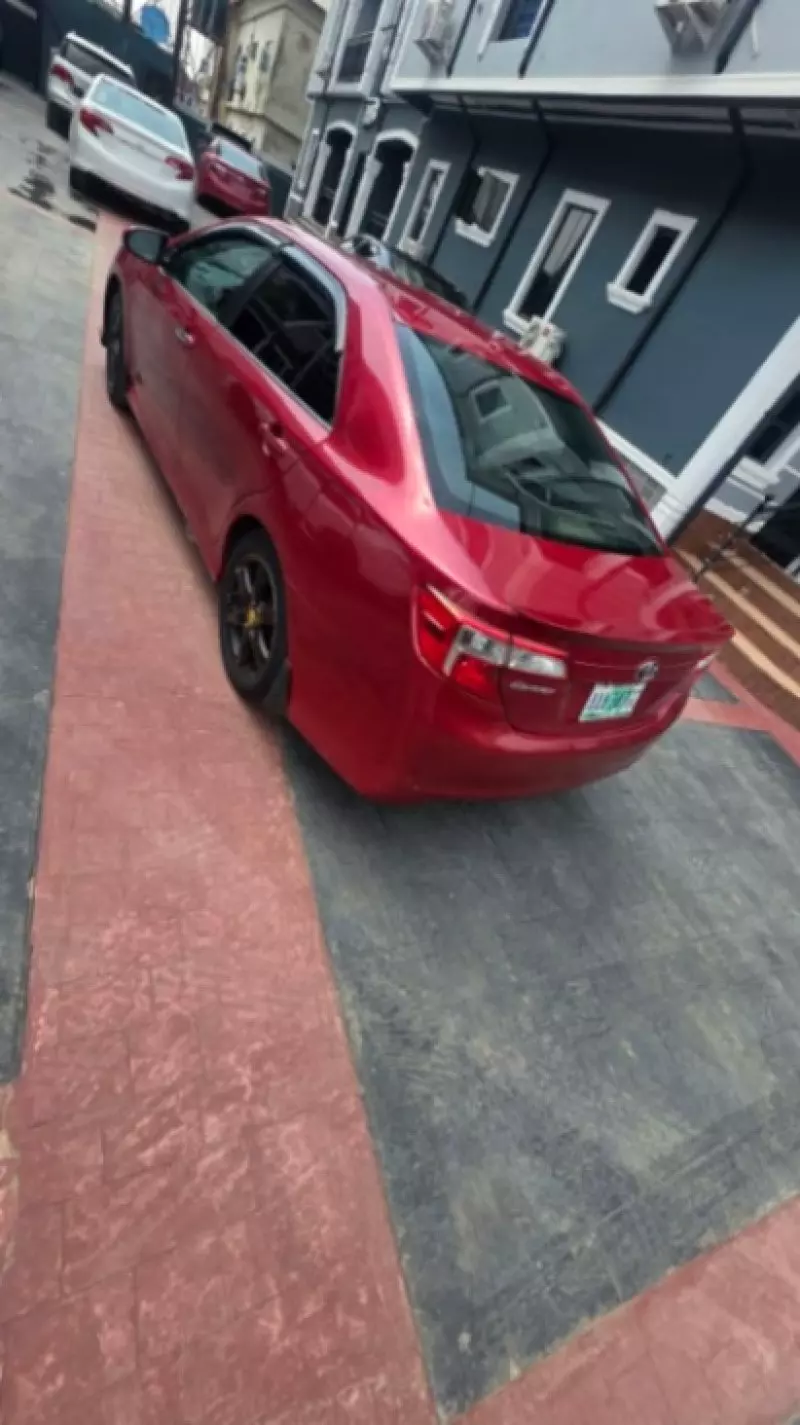 TOYOTA Camry - 2012