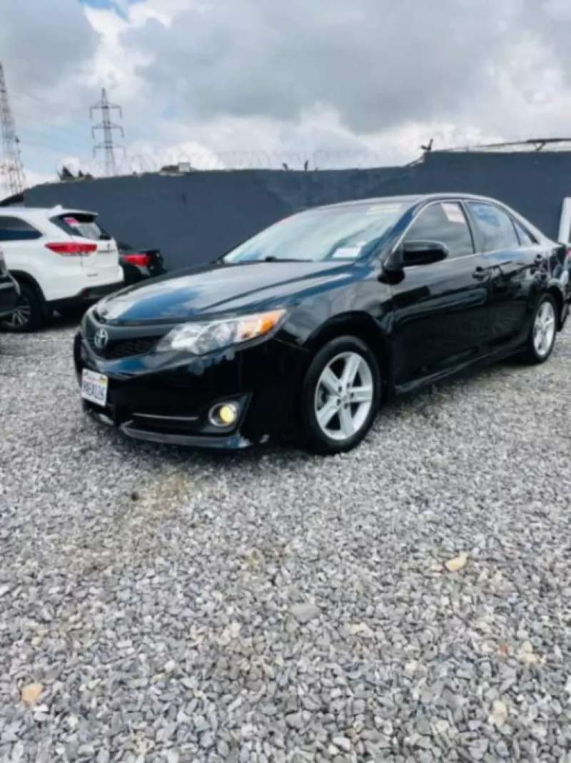 Toyota Camry   - 2014