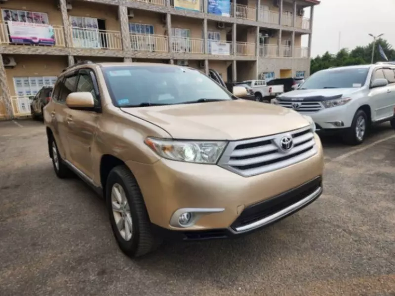 Toyota Highlander   - 2013