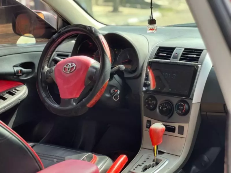Toyota Corolla   - 2010