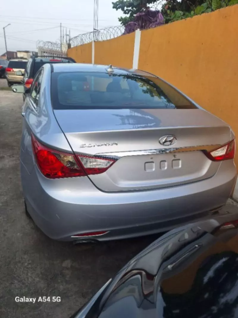 Hyundai Sonata   - 2013